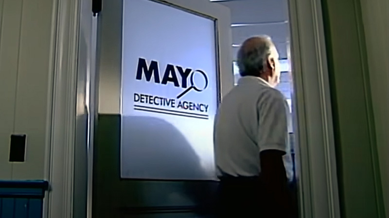 Private investigator Keith Mayo entering his office